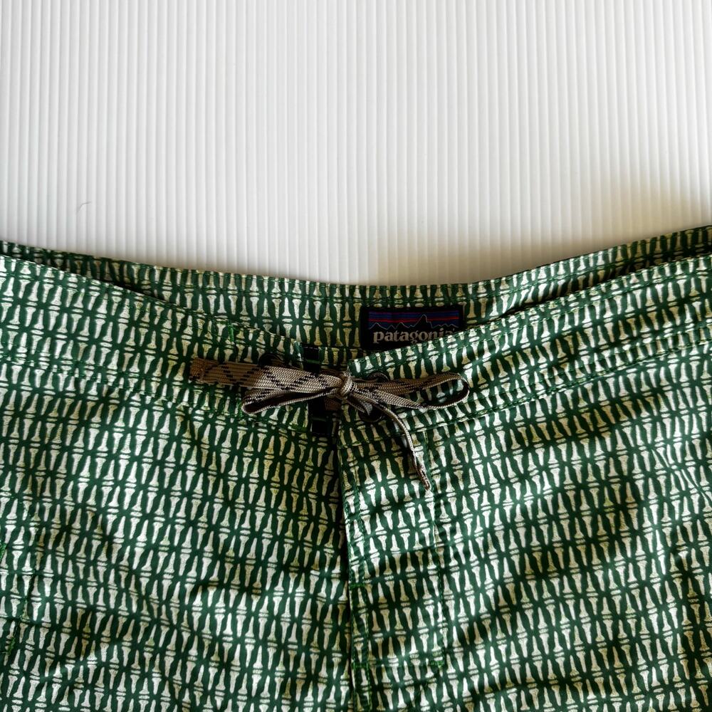 Patagonia Board Shorts Men’s 33 Green Geometric Surf Swim Beach Quick Dry - Picture 10 of 16